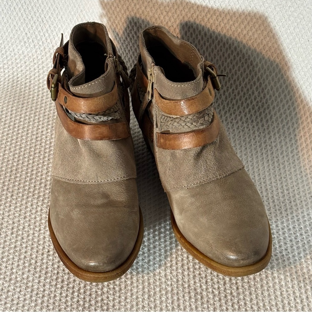 MIZ MOOZ Sz 39 Taupe Ankle Boots with Buckle Detail and Braid Zipper Closure